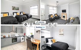 Refurbished 2Br House In Bolton Ideal For Contractors And Family Stay